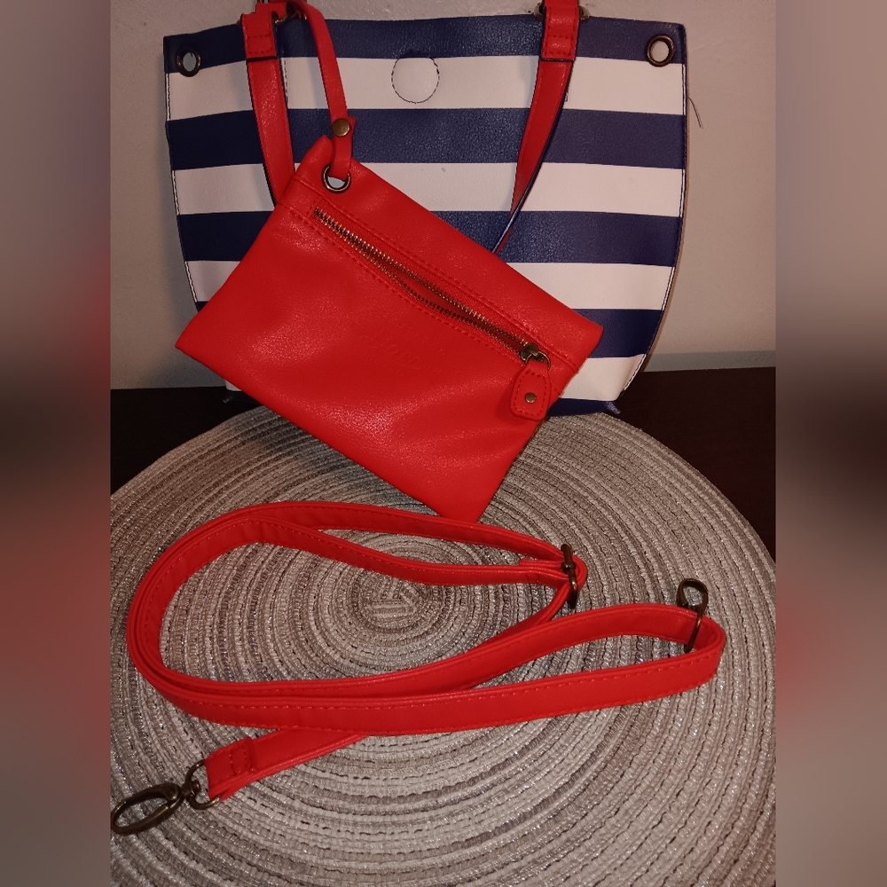 Bass Blue and White Faux Leather purse with red accents and wristlet NWOT Summer